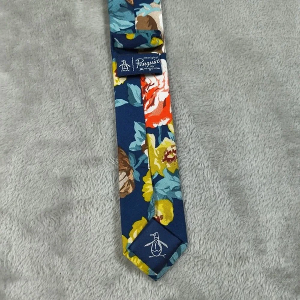 Penguin‎ Skinny Tie Mens 57.5 x 2.25 Floral Flowers Munsingwear Slim Mod